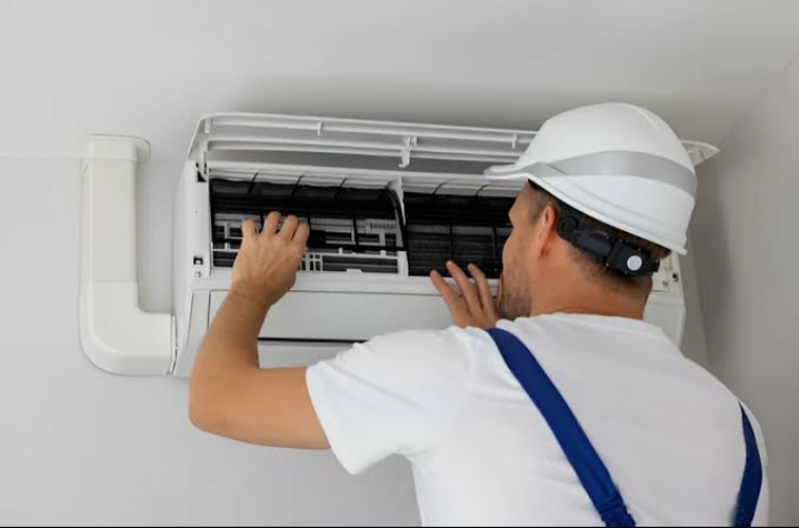 صيانة مكيفات بالرياض مع شركة Manazel للصيانة – سرعة وجودة وضمان